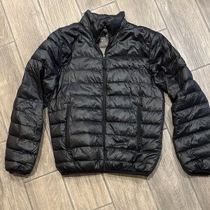 H&M Women’s size Small Black Puffer Jacket. Zip front, Lightweight.